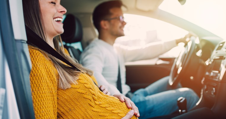 Εγκυμοσύνη και οδήγηση: Πότε πρέπει να αφήσεις το τιμόνι;