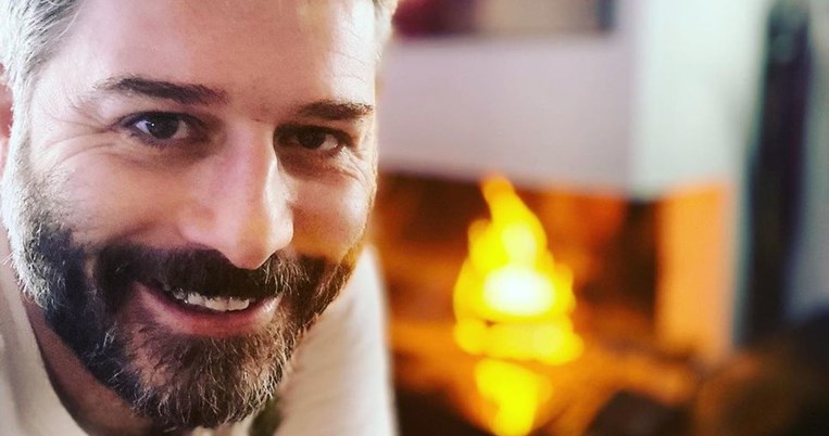 «Τυχερός πολύ που είσαι η γυναίκα μου»: Ο Αλέξανδρος Μπουρδούμης στο πλευρό της Λένας Δροσάκη