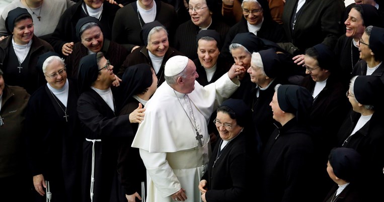 Επανάσταση στην Καθολική Εκκλησία: Ο πάπας Φραγκίσκος τοποθετεί για πρώτη φορά γυναίκα σε υψηλή θέση