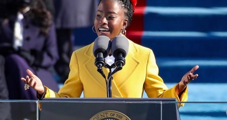 H 22χρονη Αμάντα Γκόρμαν γίνεται το πρώτο άτομο που απαγγέλλει ποίημα στο αμερικανικό Super Bowl