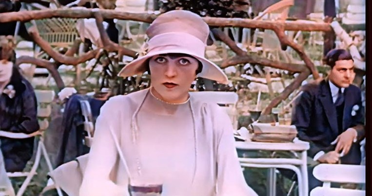 Μια μέρα στα καφέ του Παρισιού του 1920: Όταν η ζωή έσφυζε και όλα έμοιαζαν πιθανά