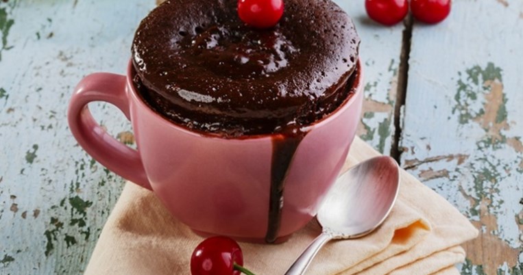 Έτοιμο σε 2’: Κέικ σοκολάτα σε κούπα για το μενού του Αγίου Βαλεντίνου στο σπίτι