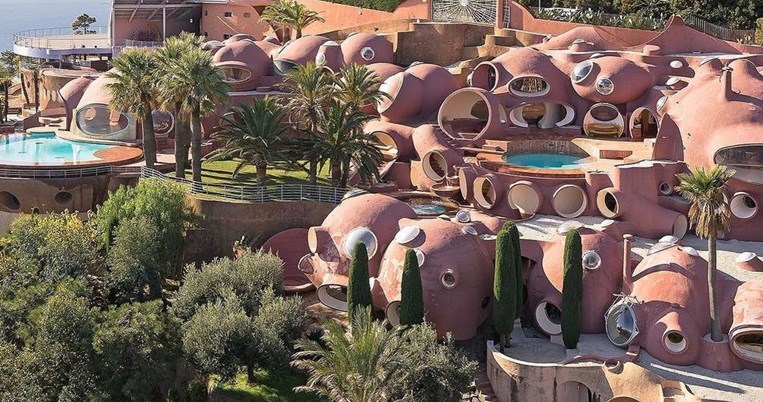 Μέσα στην πιο αλλόκοτη βίλα της Γαλλικής Ριβιέρας: Εκεί που το ρετρό συναντάει το «διαστημικό»