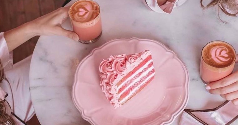 Επτά ζαχαροπλαστεία κάνουν delivery τα πιο απολαυστικά και όμορφα γλυκίσματα στην πόλη