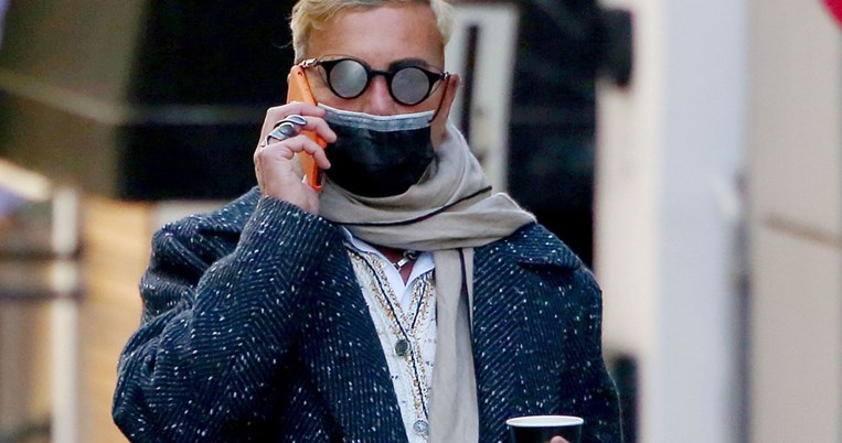 «Γύρισα με το συμβόλαιο από το Λονδίνο την ώρα που τα ανίψια μου με κλέβανε» -Ο Λάκης Γαβαλάς ξεσπά 