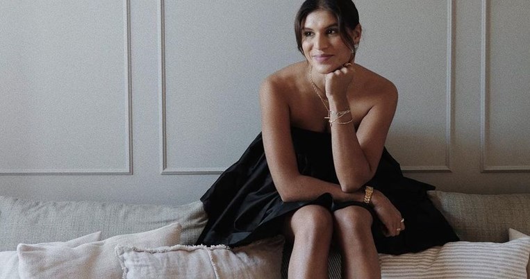 Ένα τόπι ύφασμα, εκατοντάδες φορέματα: Όλες οι influencers φορούν το ίδιο ακριβώς item 