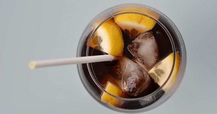 Δοκιμάσαμε την πρώτη ελληνική Cola χωρίς ζάχαρη. Η γεύση της ξεπερνάει τους διεθνείς ανταγωνιστές