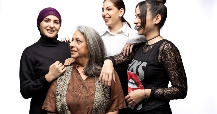 «Δεν έχει σημασία πόσο διαφορετικές είμαστε. Οι γυναίκες πρέπει μόνο να στηρίζουμε η μία την άλλη»