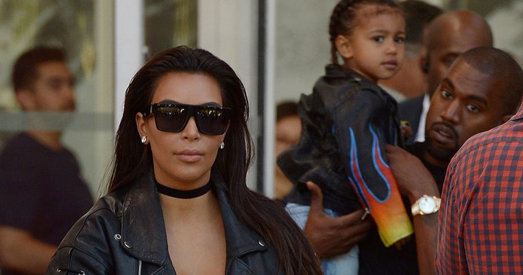 Η πιο ανεύθυνη celebrity-μάνα του πλανήτη. Η North πέφτει και η Kim παίζει Candy Crush