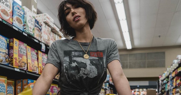 Θα χορέψουμε σαν να μην υπάρχει αύριο: Πελάτες σούπερ μάρκετ στήνουν χορό με τα καρότσια