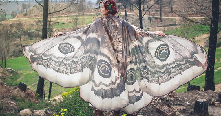Υπέροχα μαντήλια ζωγραφισμένα στο χέρι σε μεταμορφώνουν σε πεταλούδα