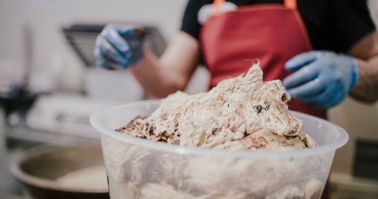 Ένα από τα παλαιότερα εργαστήρια της Θεσαλονίκης φτιάχνει χαλβά που ταξιδεύει σε όλο τον κόσμο