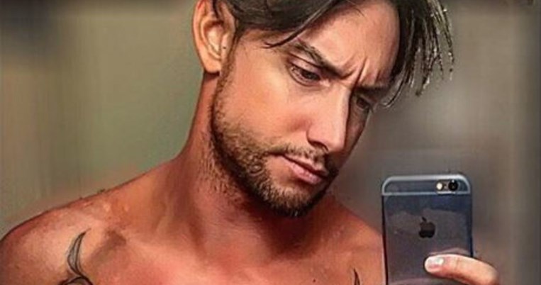 Ποιος είναι ο άνδρας που τσουγκρίζει αβγά με την Άντζελα Δημητρίου στη διαφήμιση-viral; 