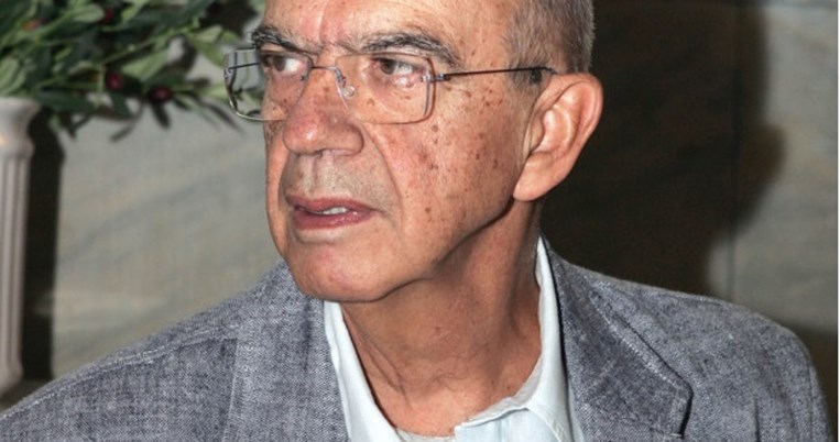 Tο βράδυ της 5ης Δεκεμβρίου 2014 βρέθηκε νεκρός στο σπίτι του στην Κυψέλη 