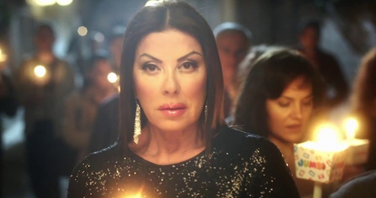 Άντζελα, είσαι θεά! Όποιος διαφωνεί, ας μας χρεώσει ένα μνημόνιο έξτρα 