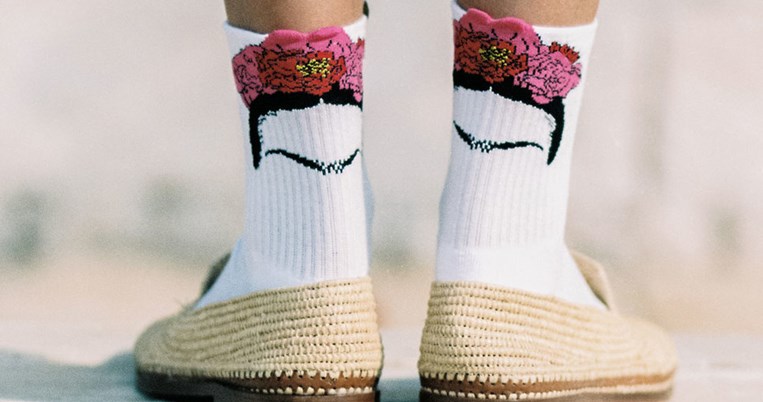 Αυτή την άνοιξη θα κολλήσουμε με τις κάλτσες της Φρίντα Κάλο 