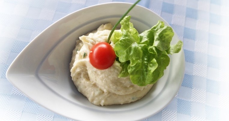 Βελούδινη σκορδαλιά: Ο Άκης Πετρετζίκης μοιράζεται τα μυστικά για να βγει πιο πετυχημένη από ποτέ