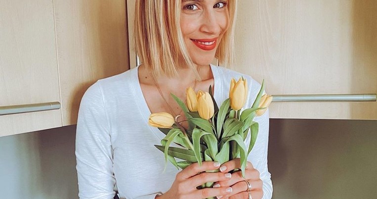 Η πιο κομψή φωτογράφιση της εγκυμοσύνης: Την έκανε η Νάντια Μπουλέ, που διανύει τον έκτο μήνα