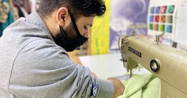 Έχασε το δεξί χέρι σε ατύχημα, ήρθε στην Ελλάδα, διεκδικεί νέα ζωή: «Θα μου άρεσε να γίνω δάσκαλος»