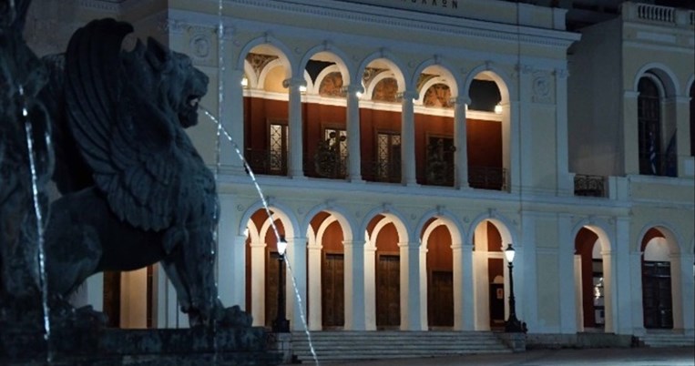 Το ιστορικό δημοτικό θέατρο «Απόλλων» της Πάτρας διώχνει τις «πληγές» του χρόνου και επαναλειτουργεί