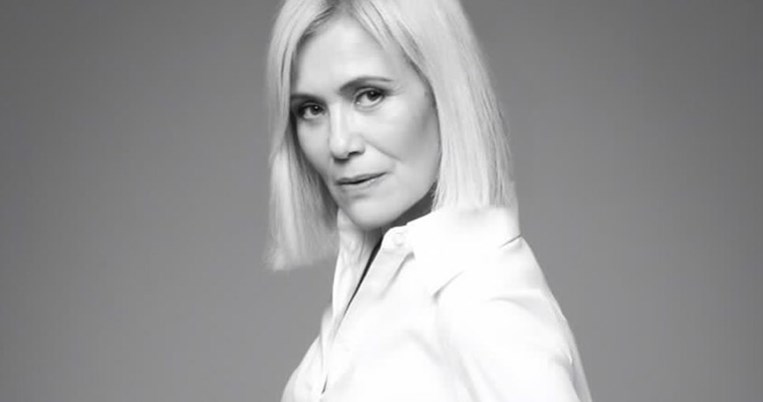 Μαζί με τα μαλλιά της έκοψε και 20 χρόνια από το πρόσωπό της: Το νέο κούρεμα της Κωνσταντίνας Μιχαήλ