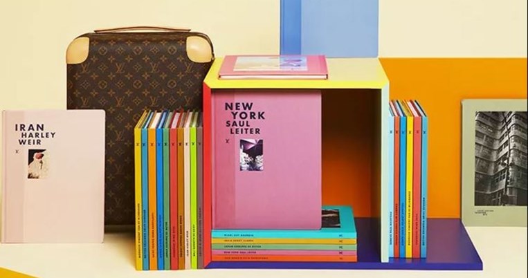 Μια ιστορική παριζιάνικη μπουτίκ μεταμορφώνεται στο πιο καλαίσθητο βιβλιοπωλείο