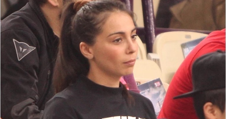 «Μου έχουν πέσει τα μαλλιά, παλεύω με τα δόντια μου και δεν μπορώ να γελάσω»