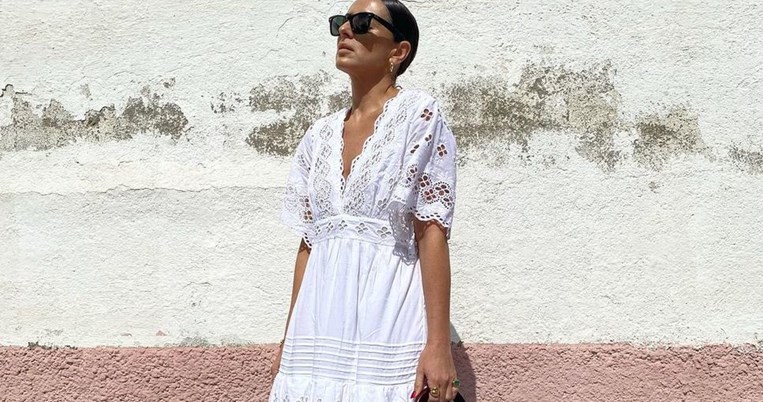 Μετά τα σαράντα: Οι καλύτεροι τρόποι να φορέσουμε κομψά ένα μάξι καλοκαιρινό φόρεμα