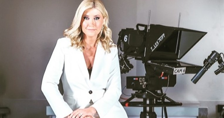 Γραπώθηκε από το πόδι της: Η φωτό όπου ο γιος της Σίας Κοσιώνη δεν την αφήνει να πάει για δουλειά