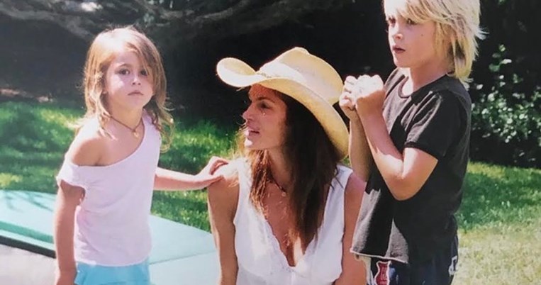 Mother's Day 2021 | 12 δώρα ομορφιάς για την πιο σημαντική γυναίκα στη ζωή σας