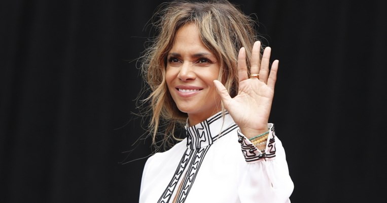 Χάλι Μπέρι: Έτσι διατηρεί όμορφη και νεανική την επιδερμίδα της η διάσημη ηθοποιός