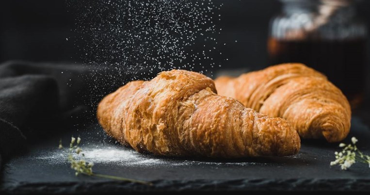 Υγιεινά γλυκά σνακ: Φτιάξε το πιο healthy κρουασάν μόνο με 3 υλικά