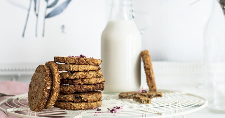 Συνταγή για θρεπτικά μπισκότα με μπανάνα και βρώμη (χωρίς ζάχαρη)