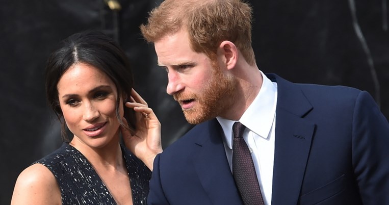 «Ντρέπονται να μας δείξουν το πρόσωπο του γιου τους;»: Η Μέγκαν και ο Χάρι στο στόχαστρο 