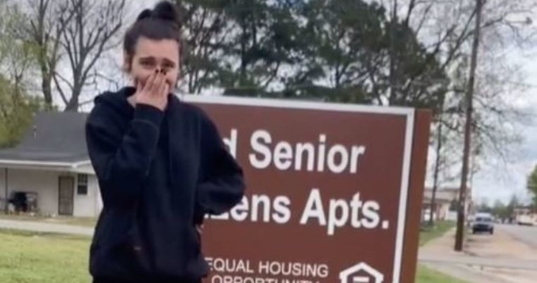 «Σαν κωμωδία»: Η 19χρονη που μετακόμισε κατά λάθος σε συγκρότημα κατοικιών για συνταξιούχους