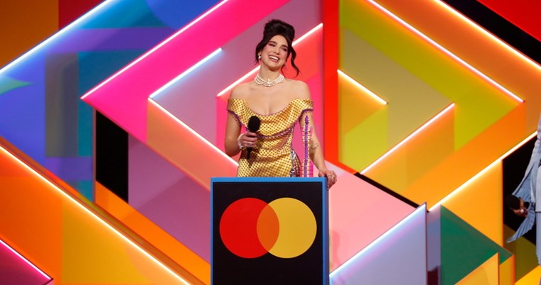 Brit Awards 2021: Οι πιο κομψές, εκκεντρικές και εντυπωσιακές εμφανίσεις