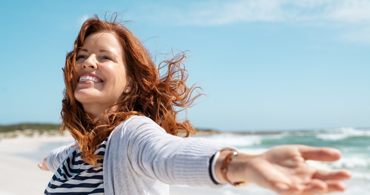 10 απλές συνήθειες που θα σας κάνουν να δείχνετε νεότερη