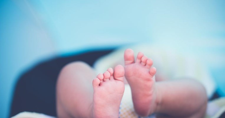 Ιατρικό θαύμα: 44χρονη μετά από εγκεφαλική αιμορραγία σε κώμα γέννησε δύο υγιέστατα αγοράκια