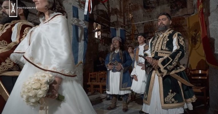 Σαν ταινία μικρού μήκους: Viral γάμος στα Τρίκαλα αναβίωσε την εποχή της Ελληνικής Επανάστασης