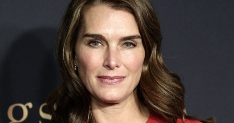 Brooke Shields | Το προϊόν που "έσωσε" την επιδερμίδα της κατά τη διάρκεια της εμμηνόπαυσης