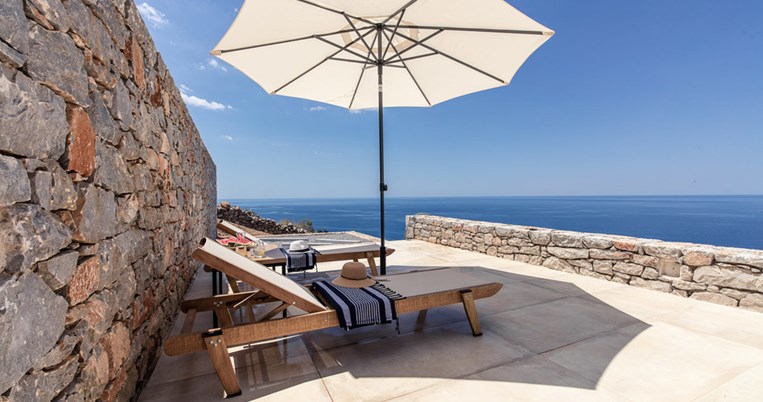 Ζεν παράδεισος στην άγρια μανιάτικη φύση: Ομορφιά και γαστρονομία στο Ariá Estate Suites and Spa