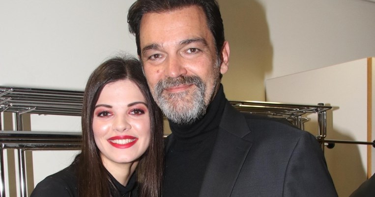 Τζένη Καζάκου: Η πρώτη φωτογραφία από τα γυρίσματα της σειράς του Μανουσάκη