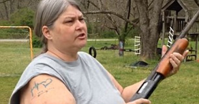 Μητέρα πυρoβολεί ένα iPhone για να... σώσει τα παιδιά της