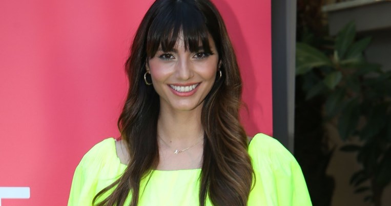 H Hλιάνα Παπαγεωργίου φόρεσε το πιο ωραίο κίτρινο μπικίνι του καλοκαιριού