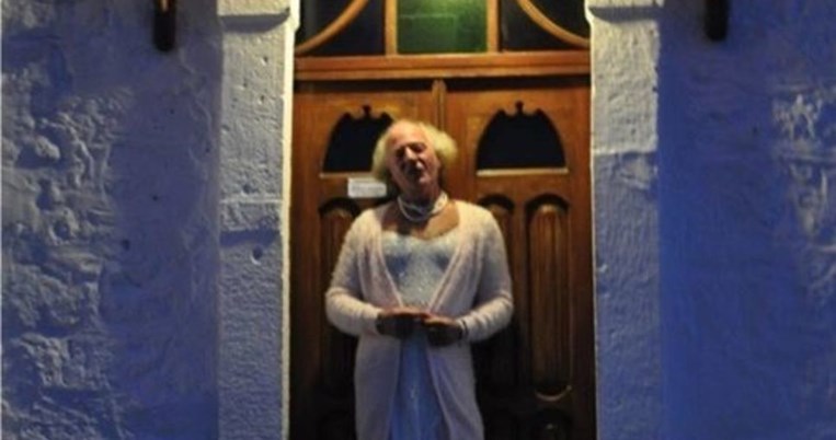 «Ήταν χαρούμενη με τα φορέματα, τα κολιέ, τα τραγούδια και τα βιβλία της, την Παναγιά τη γοργόνα»