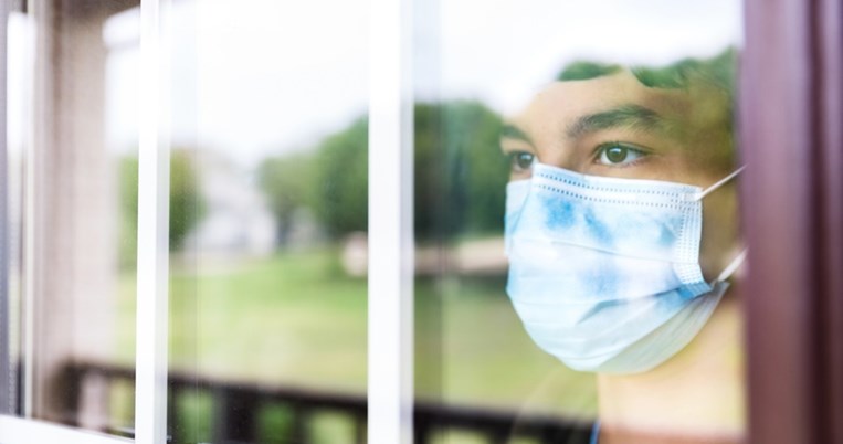 «Είσαι 11 κι έρχεται να σε αποτελειώσει το self-test. Κάνεις ένα και βγαίνει θετικό»