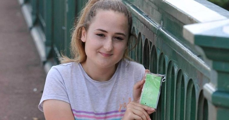 18χρονη έσωσε ζωές κολλώντας σημειώματα αισιοδοξίας σε γέφυρα που επέλεγαν επίδοξοι αυτόχειρες