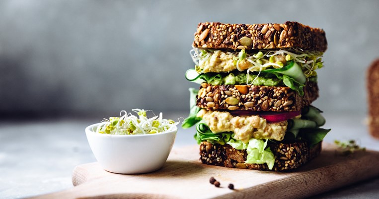 Τι να τρώω όταν χρειάζομαι ενέργεια άμεσα; 10 διατροφολόγοι απαντούν