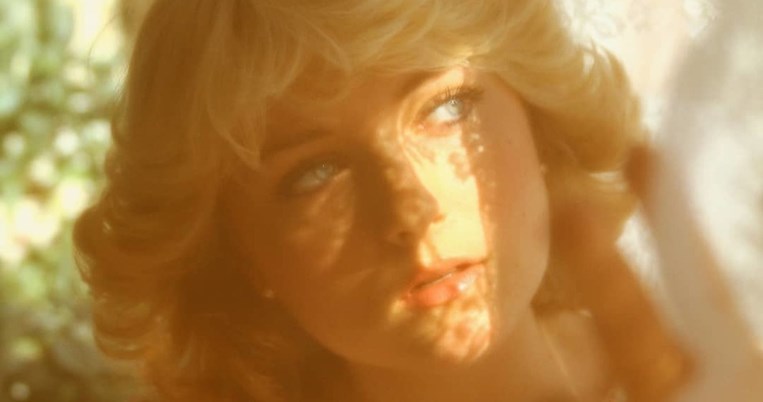 «Έχω εμμονή με το παρελθόν»: Δεν είναι η Νταϊάνα αλλά μια Tiktoker που της μοιάζει ανατριχιαστικά