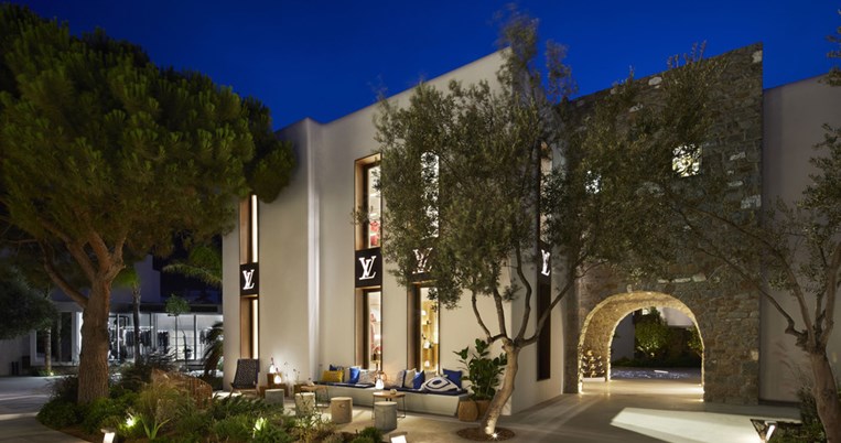 Ο οίκος Louis Vuitton δίνει δυναμικό παρών και αυτό το καλοκαίρι στη Μύκονο